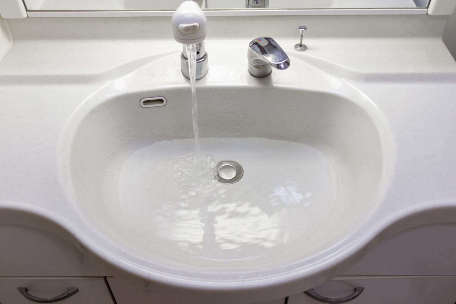 洗面所の水が濁る？濁りの原因について解説！ 「きょうと水道職人」